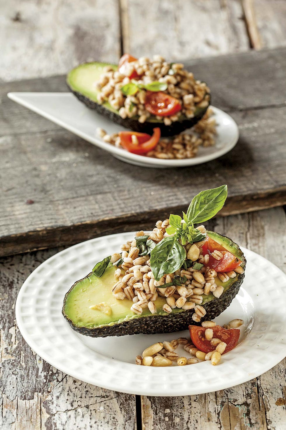 aguacate relleno de cebada perlada