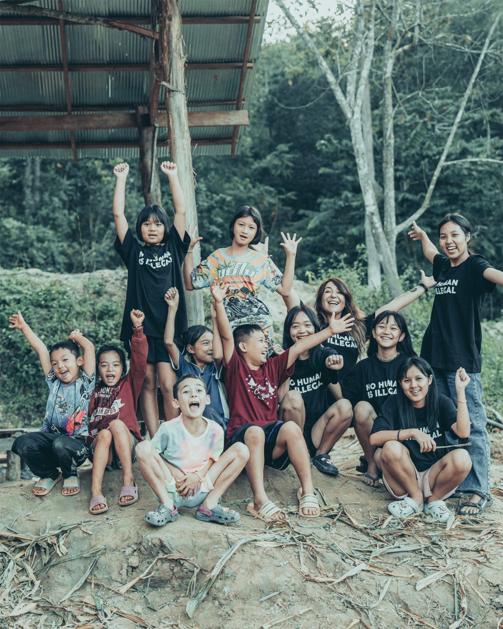 la profesora de baile con ninos de tailandia