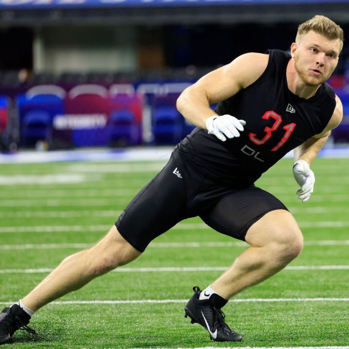 An NFL Trainer Shares a Combine-Ready Warmup for Football