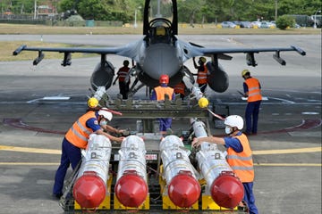 taiwan f 16 jet loaded with harpoon anti ship cruise missiles