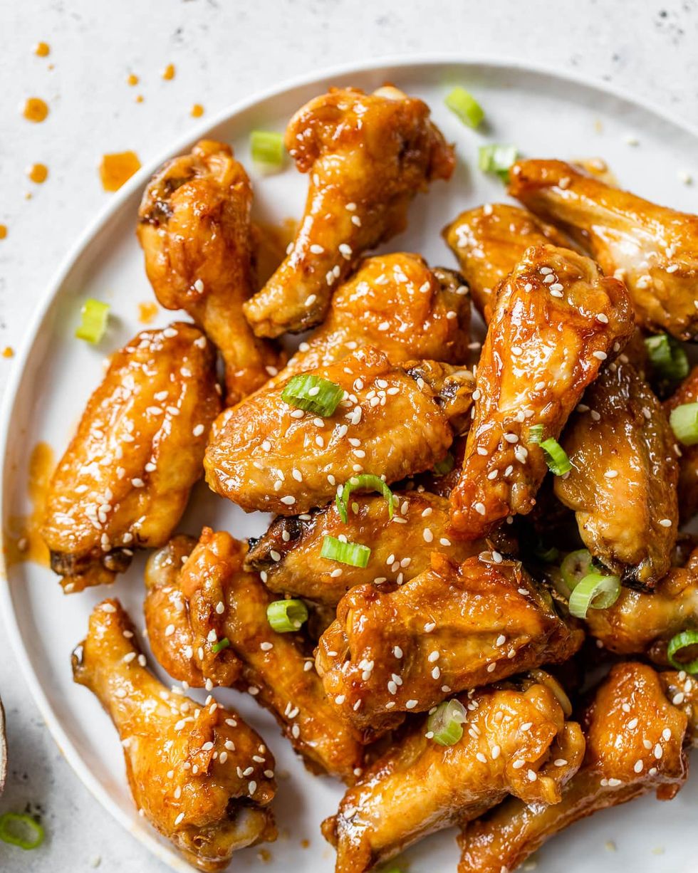 https://hips.hearstapps.com/hmg-prod/images/air-fried-korean-chicken-wings-65664a4651dac.jpg?crop=1.00xw:0.834xh;0,0.0533xh&resize=980:*