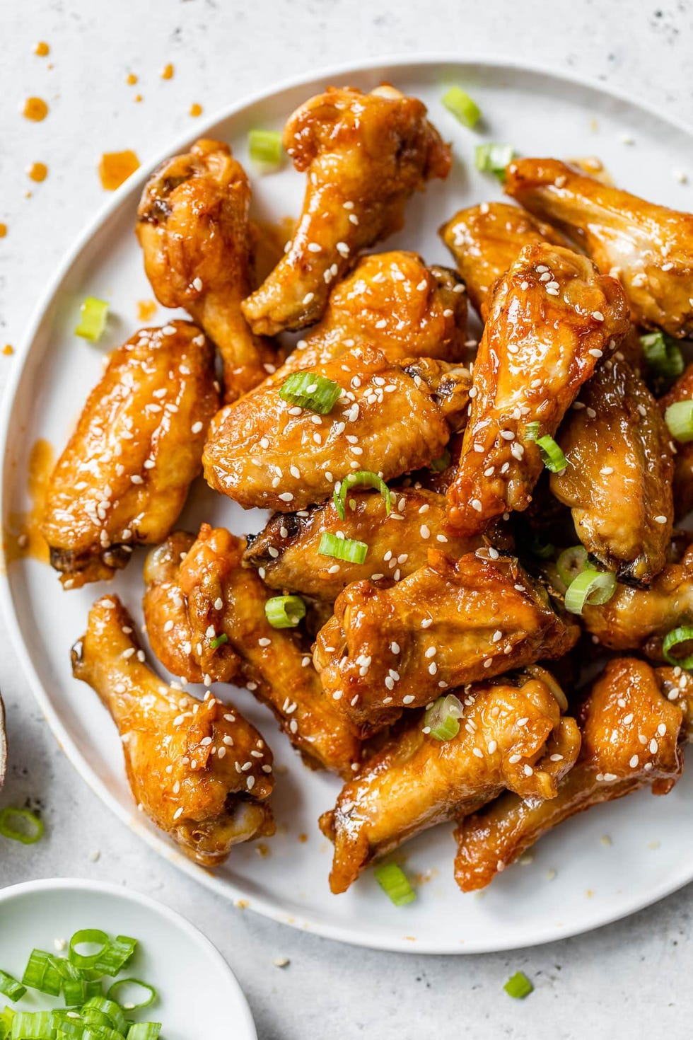 https://hips.hearstapps.com/hmg-prod/images/air-fried-korean-chicken-wings-65664a4651dac.jpg?crop=1.00xw:0.834xh;0,0.0533xh&resize=980:*