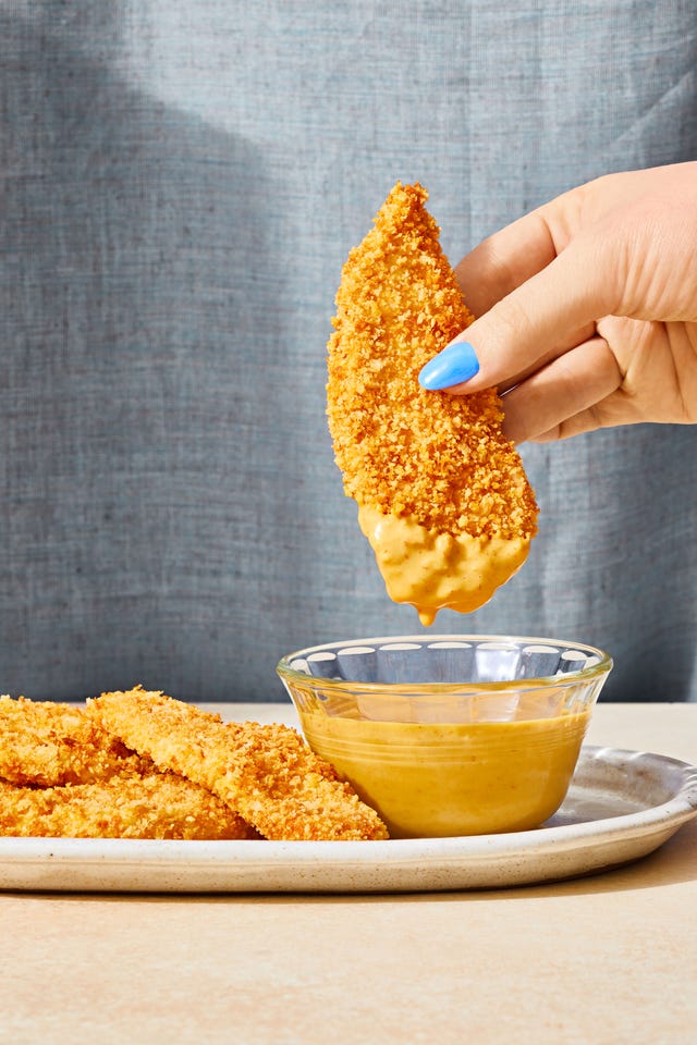 https://hips.hearstapps.com/hmg-prod/images/air-fryer-chicken-strips-64c91fc6edd63.jpg?crop=1.00xw:0.668xh;0,0.137xh&resize=640:*