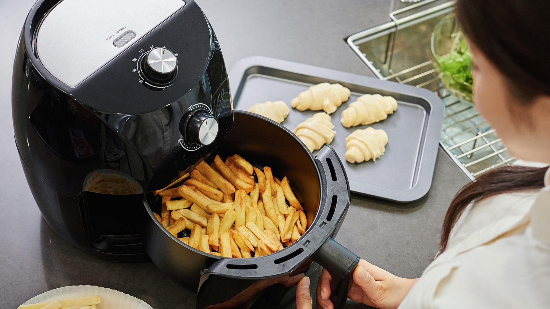5 BEST AIR FRYERS THAT ARE EASY TO CLEAN