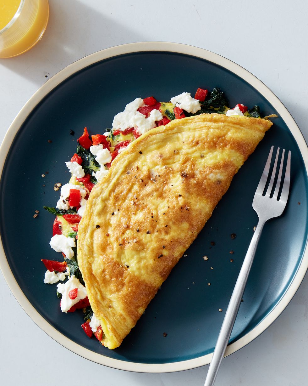 air fryer spinach, red pepper, and goat cheese omelet