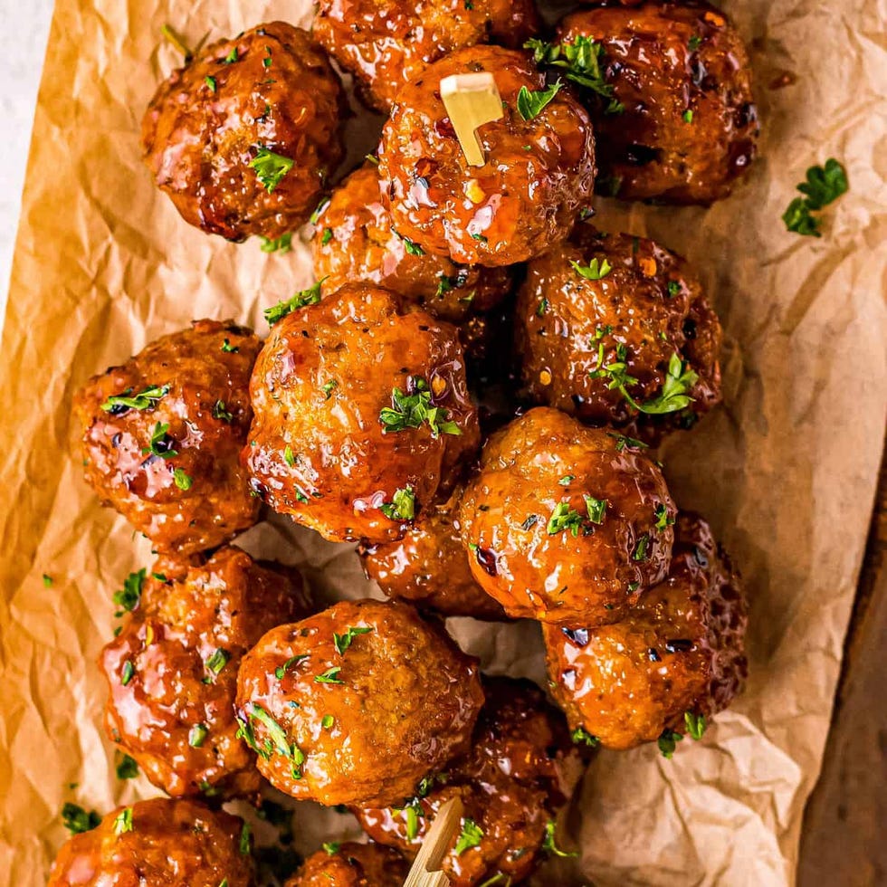 https://hips.hearstapps.com/hmg-prod/images/air-fryer-firecracker-chicken-meatballs-recipe-card-6566175855207.jpg?crop=0.8xw:1xh;center,top&resize=980:*