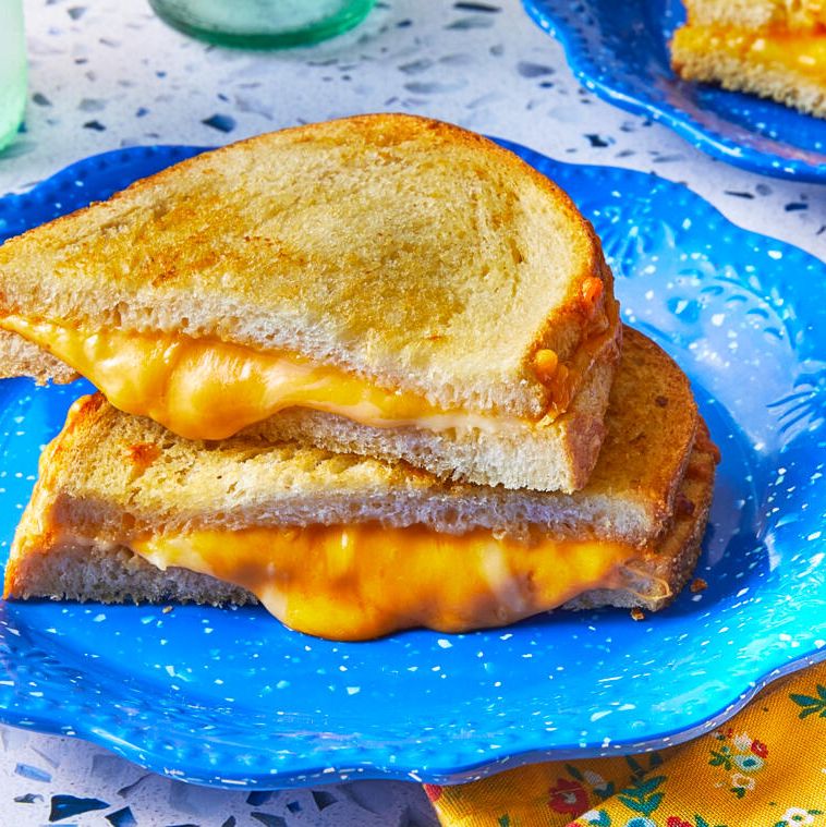 https://hips.hearstapps.com/hmg-prod/images/air-fryer-grilled-cheese-recipe-2-1660590052.jpg?crop=0.474xw:0.949xh;0.208xw,0&resize=1200:*