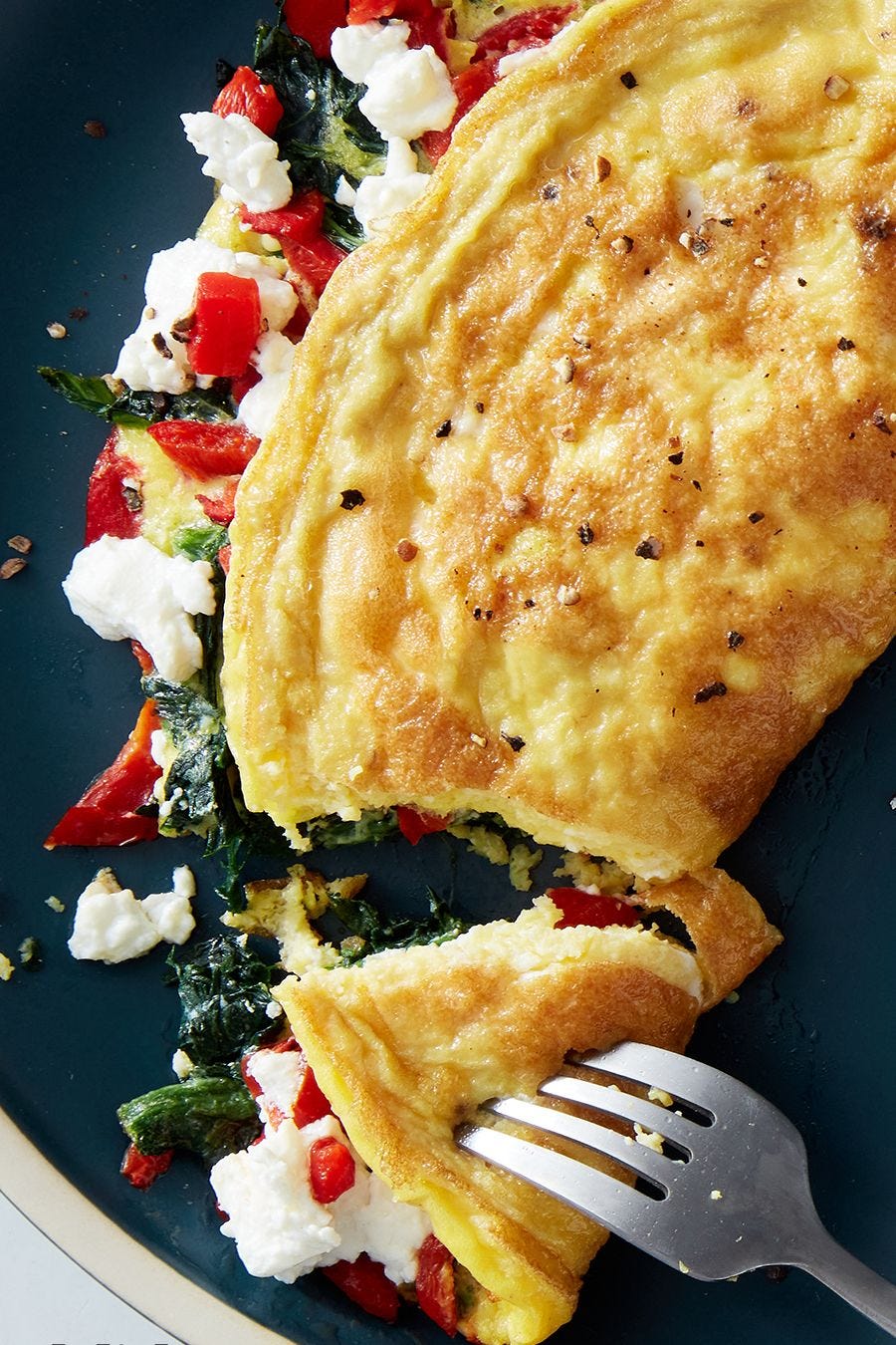 air fryer spinach, roasted red pepper, and goat cheese omelet