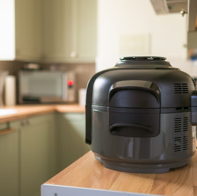 air fryer on the kitchen counter