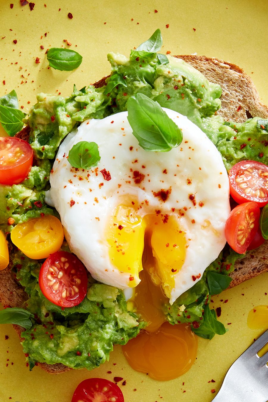 https://hips.hearstapps.com/hmg-prod/images/air-fryer-poached-egg-avocado-toastpin-1653484893.jpg?crop=1xw:0.9453781512605042xh;center,top&resize=980:*