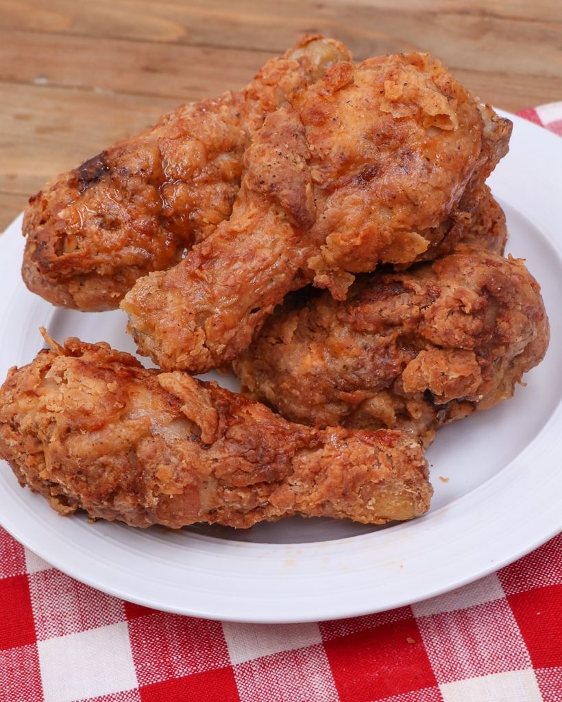 https://hips.hearstapps.com/hmg-prod/images/air-fryer-southern-fried-chicken-1598898072.jpg?crop=0.9394495412844037xw:1xh;center,top&resize=980:*