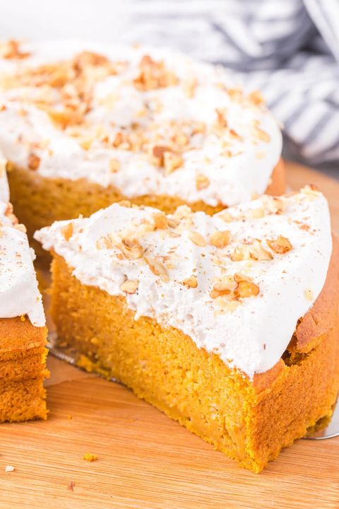 air fryer pumpkin cake with frosting