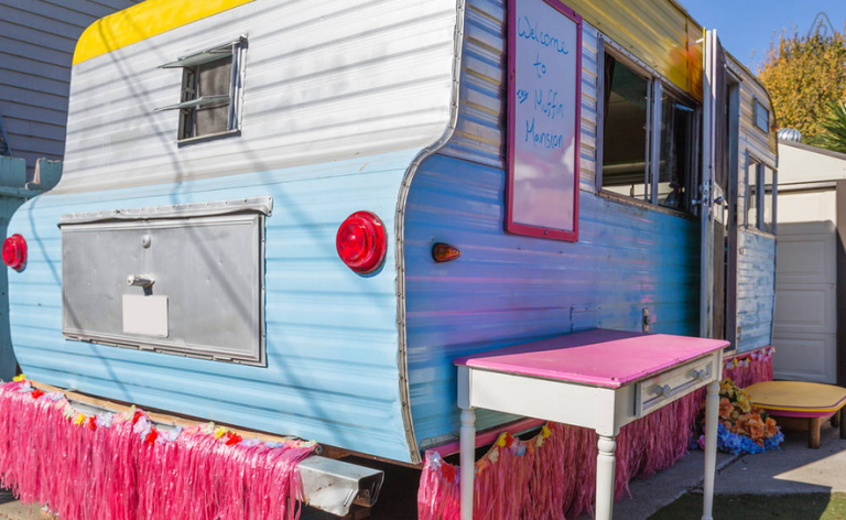 House, Travel trailer, Home, Vehicle, Building, Caravan, Room, Architecture, RV, Trailer, 
