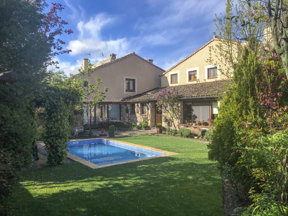 casa de campo con piscina
