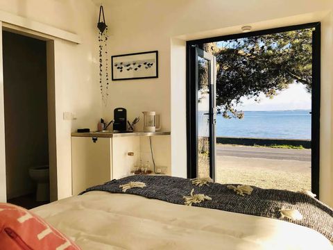 airbnb beach houses uk