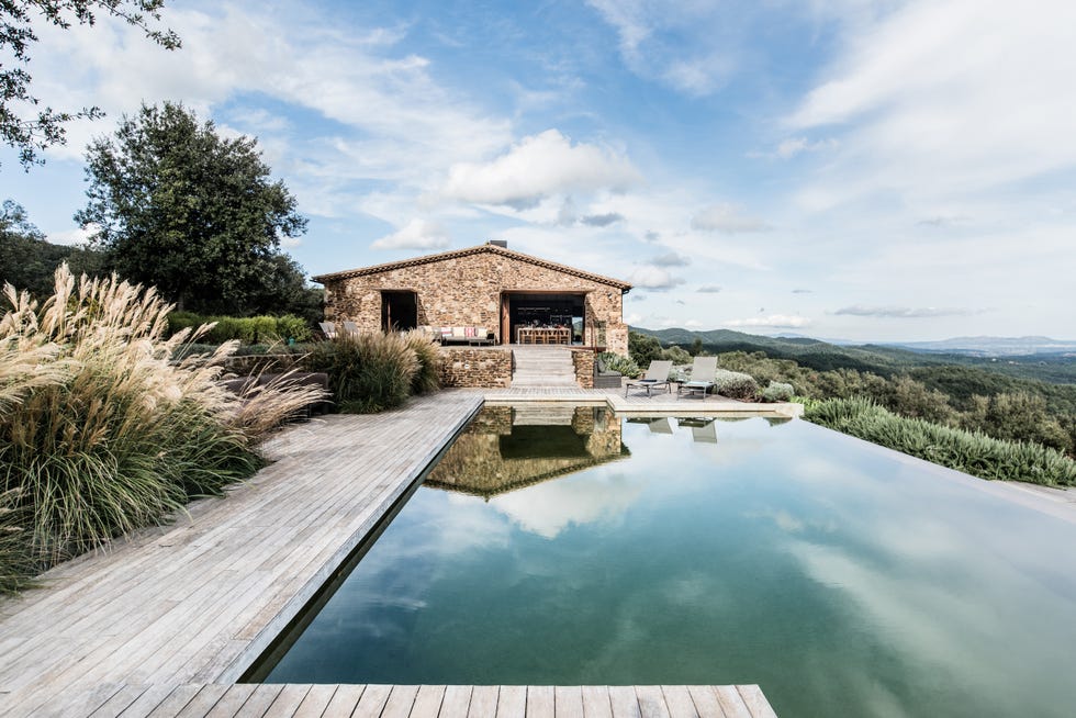 casa rústica con piscina infinity