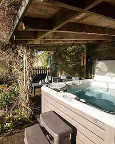 airbnb with hot tub