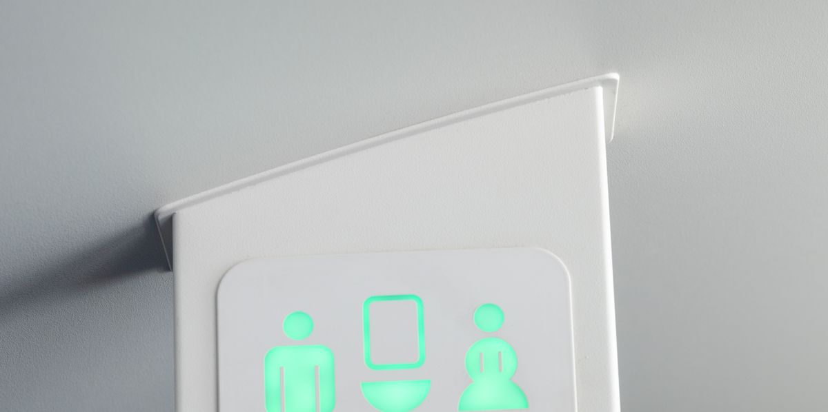 10 Things You Should NEVER Eat Or Drink Before Flying