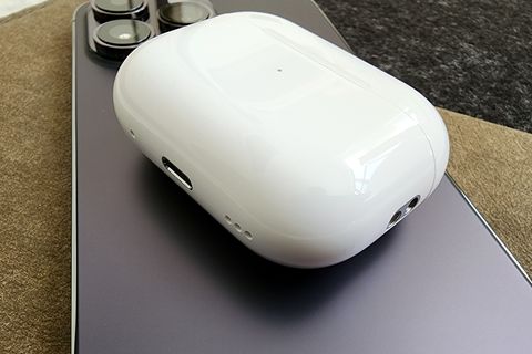 charging case of airpods pro 2022