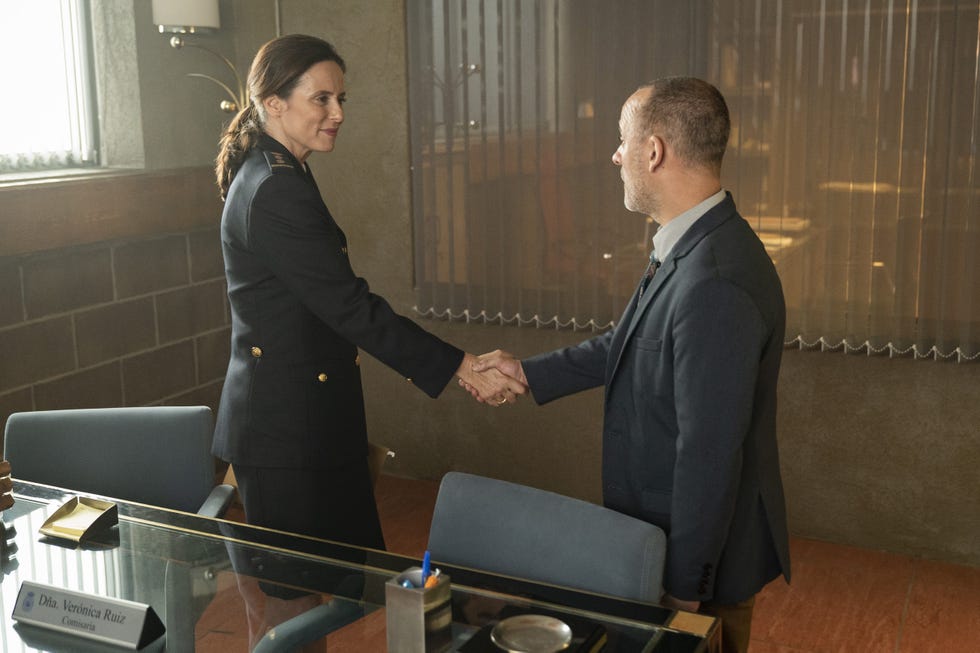 Conversation, White-collar worker, Gesture, Businessperson, Employment, Event, Business, Job, Management, Handshake, 