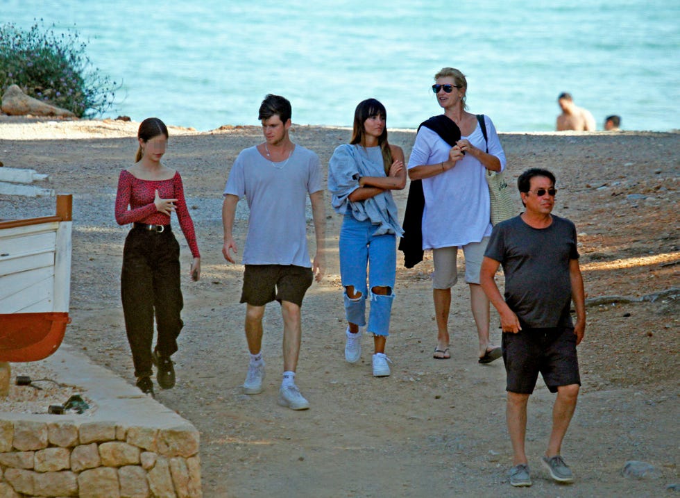 aitana y miguel bernardeau en ibiza con ana duato