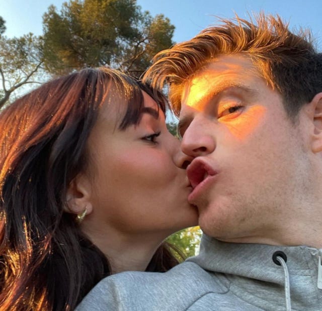 aitana ocaña declara su amor por miguel bernardeau