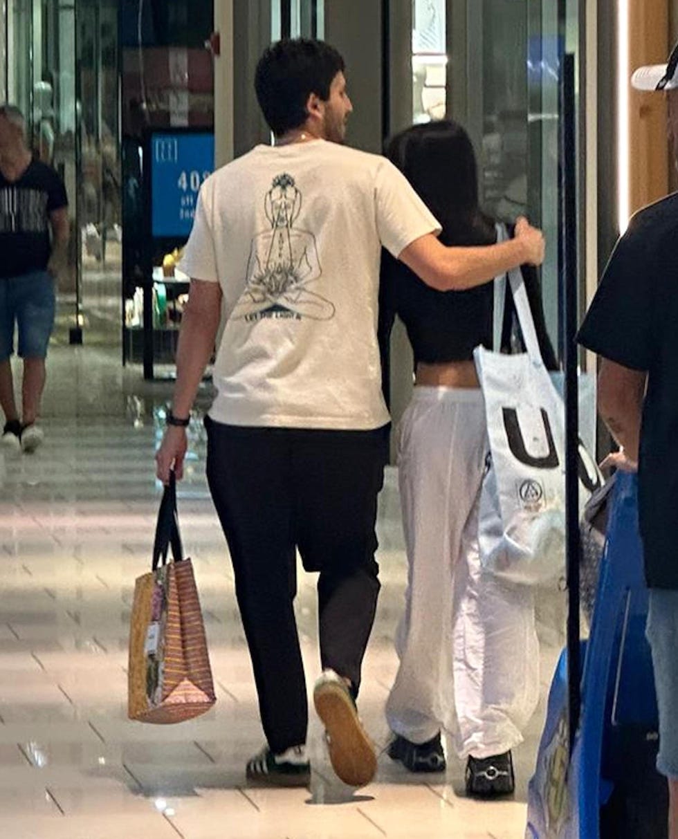 aitana y sebastián yatra, fotos juntos en miami de compras
