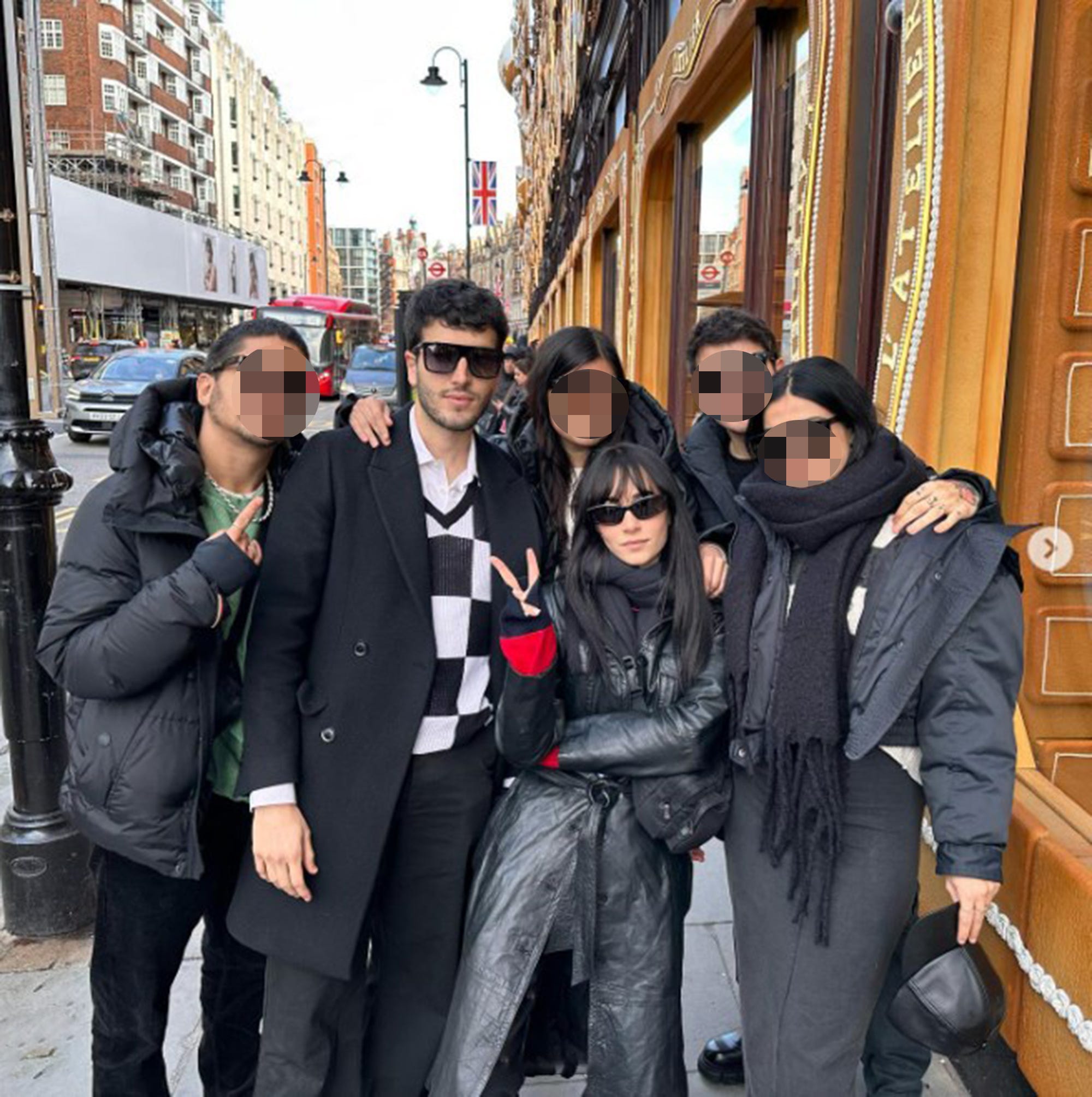 aitana, de viaje a londres con amigos y sebastián yatra