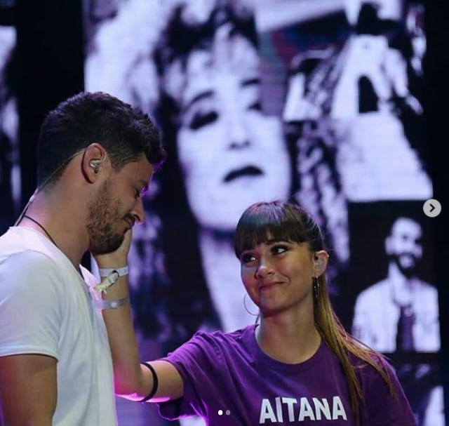 People, Purple, Cool, Forehead, Human, Event, Smile, Crowd, Performance, T-shirt, 