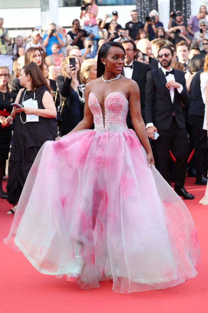 Grammys 2015: Rihanna WINS the red carpet in huge pink ball gown