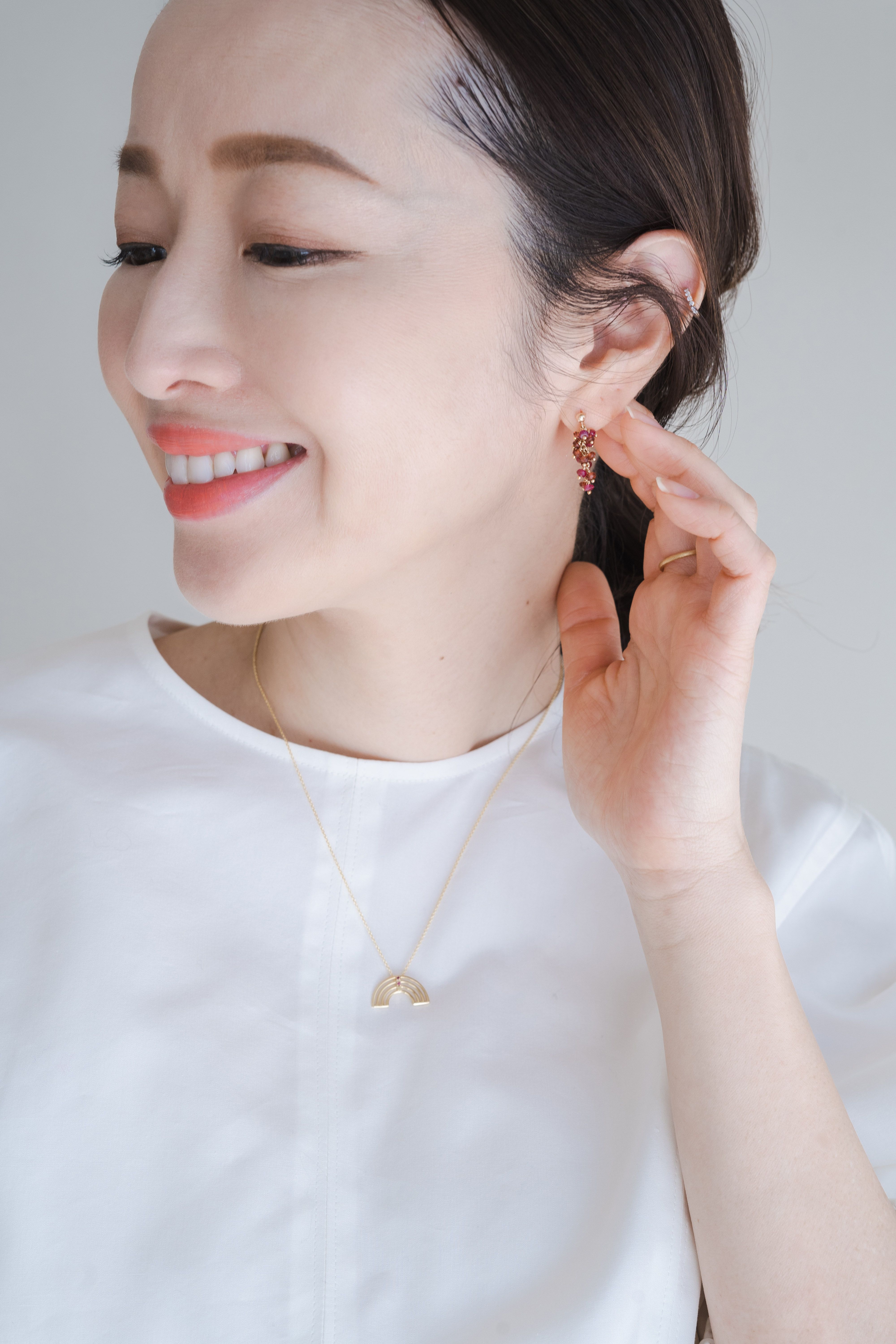 翁安芸ﾓﾃﾞﾙ Symbol Bee Pierce – YON (ヨン）| 公式オンラインサイト