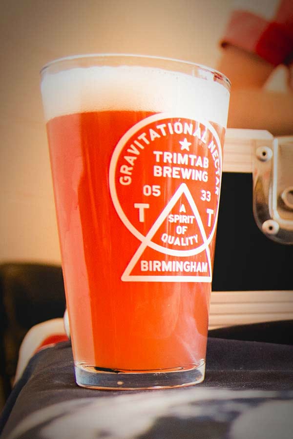 Drink, Pint glass, Orange, Drinkware, Beer glass, Beer, Cup, Cup, Pint, 
