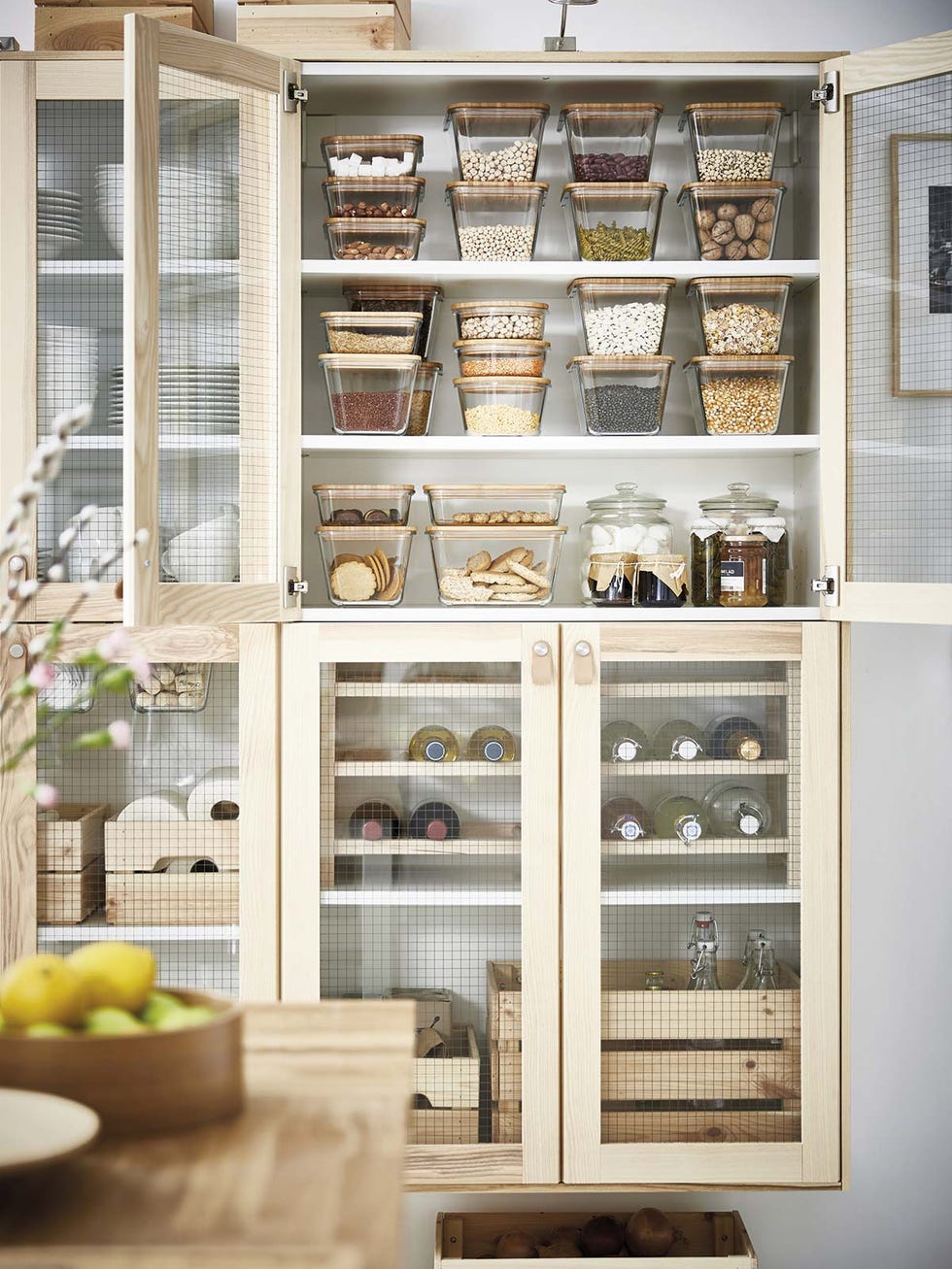 Alacena con recipientes de alimentos de IKEA