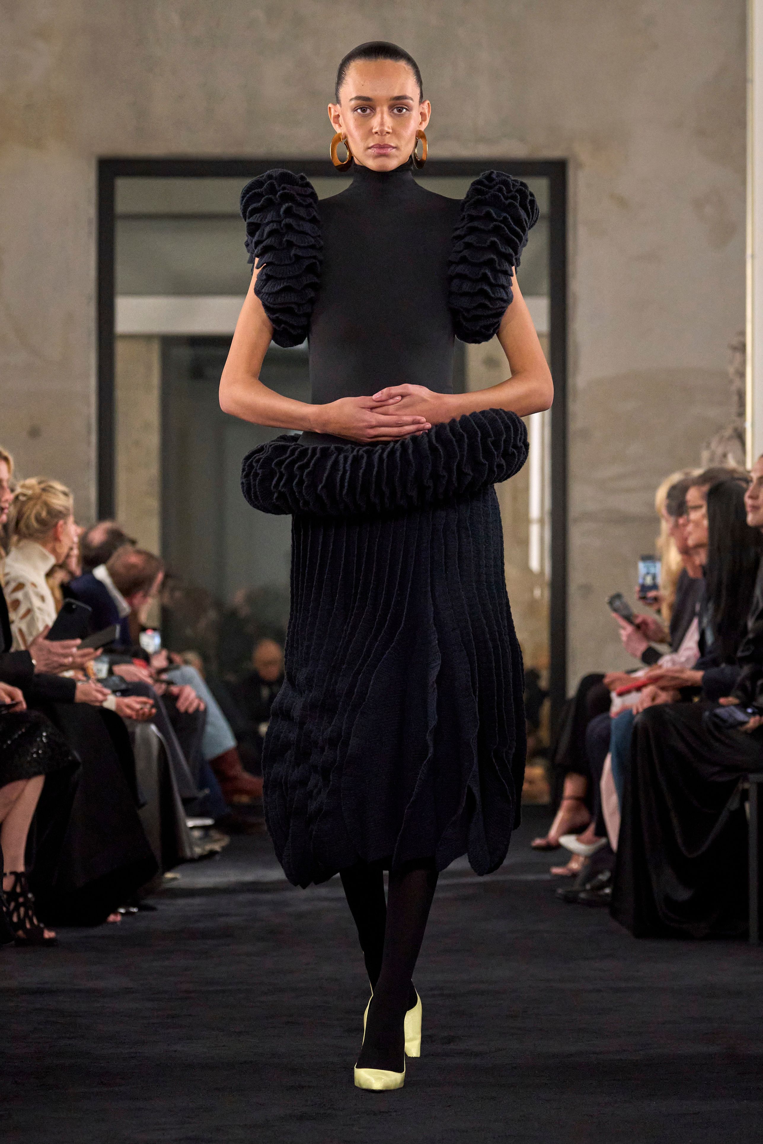 ALAIA アライア テコレテ 太ももフツ AA3O056CK1770 999 レディース 新着アイテム＆最新コレクション｜アライア日本公式