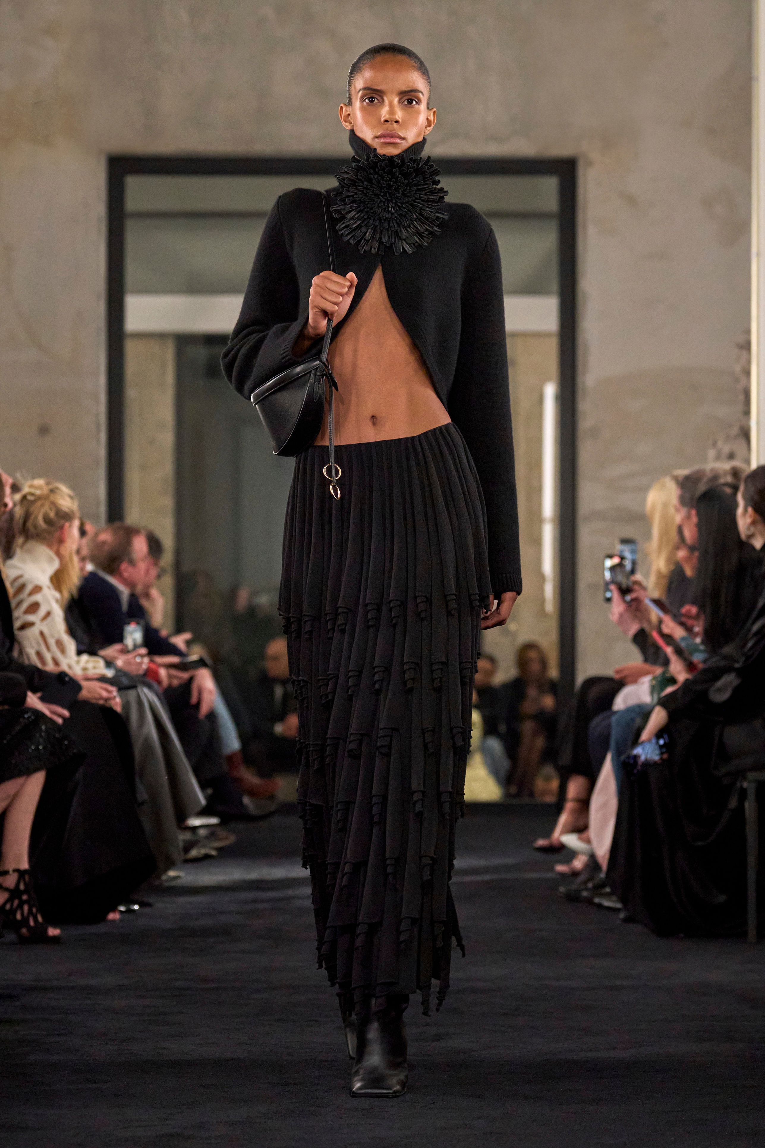 ALAIA アライア テコレテ 太ももフツ AA3O056CK1770 999 レディース 新着アイテム＆最新コレクション｜アライア日本公式
