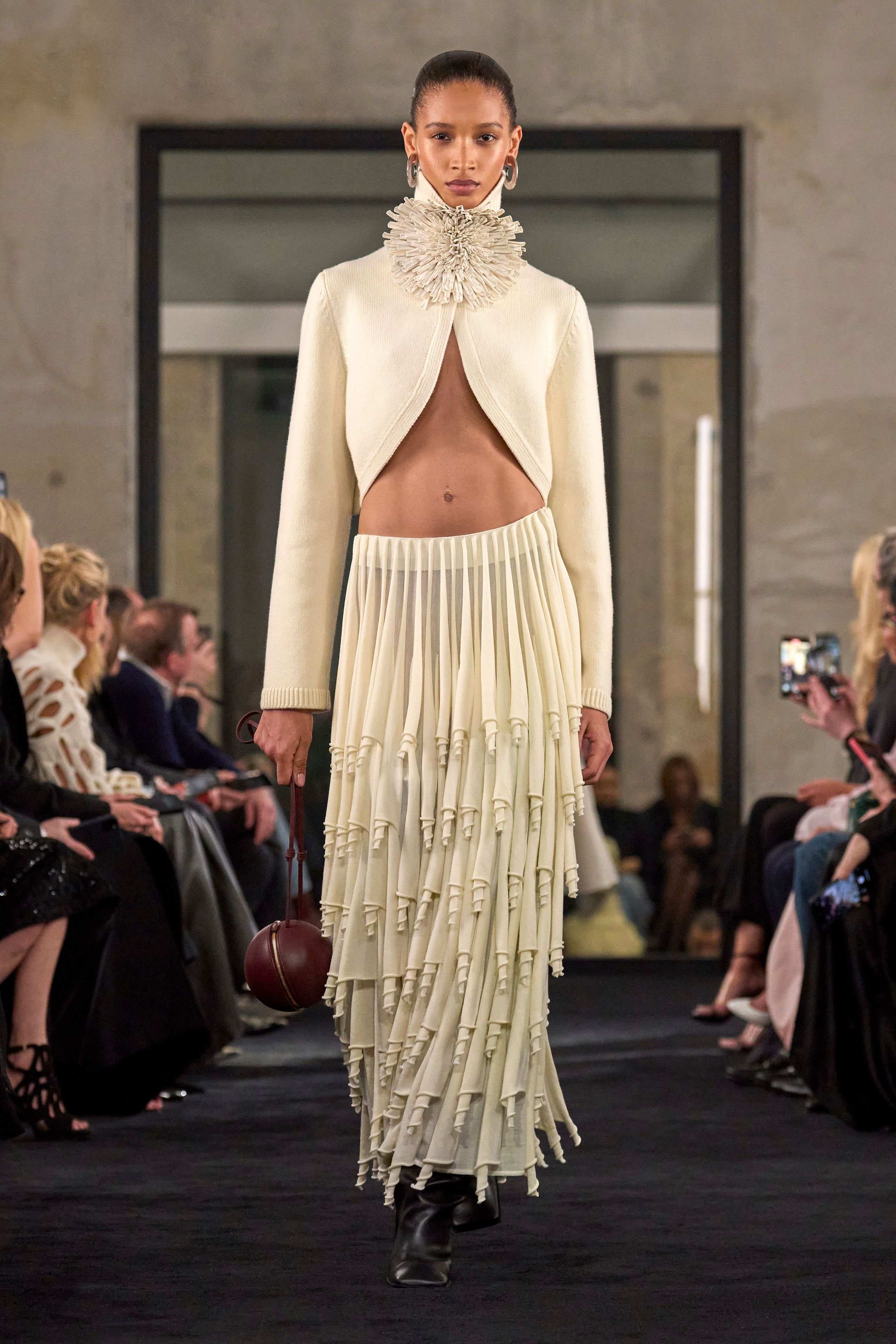 ALAIA アライア テコレテ 太ももフツ AA3O056CK1770 999 アライア（ALAÏA）」2025春夏コレクション | ファッション