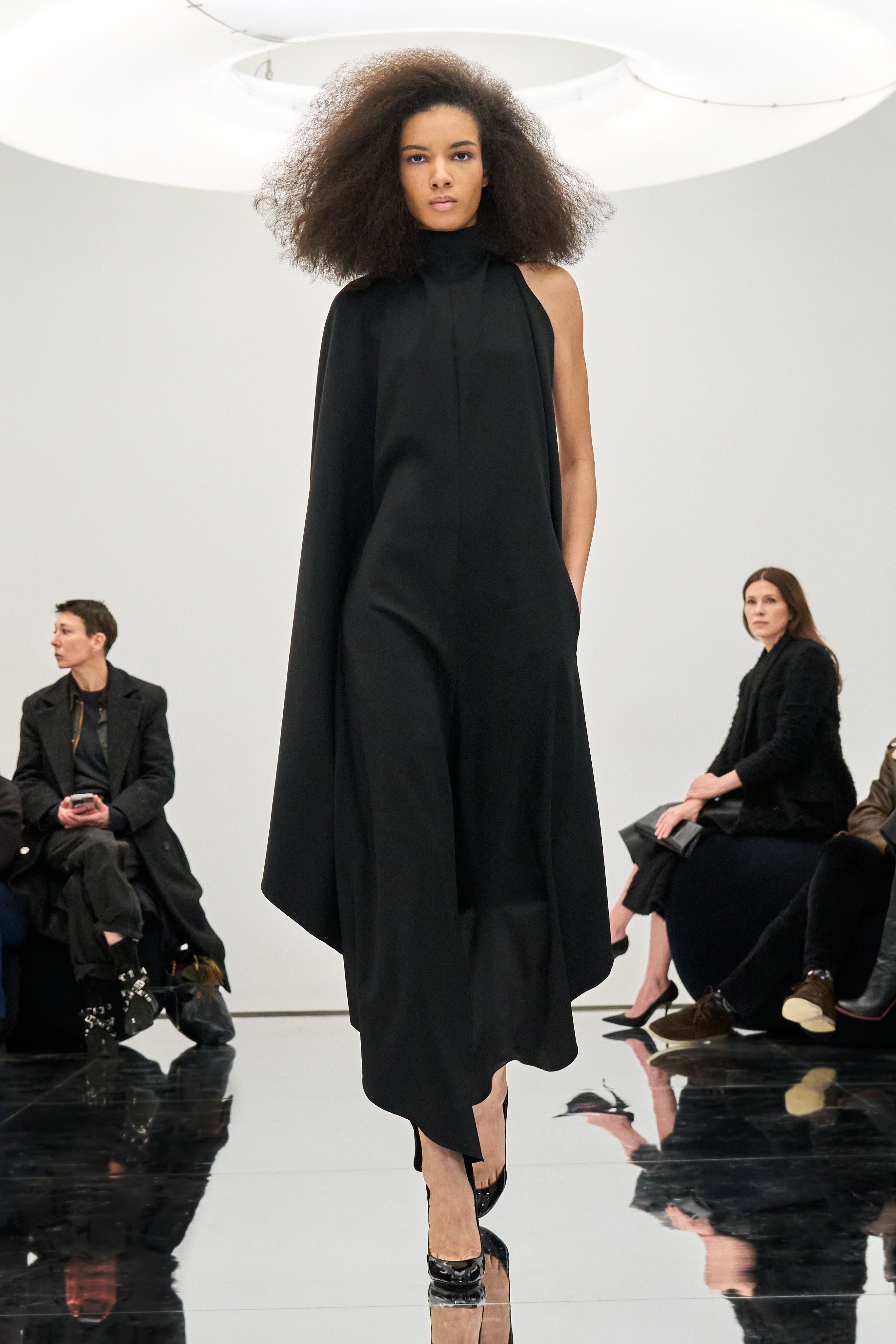アライア（ALAÏA）」2024夏秋コレクション | ファッション