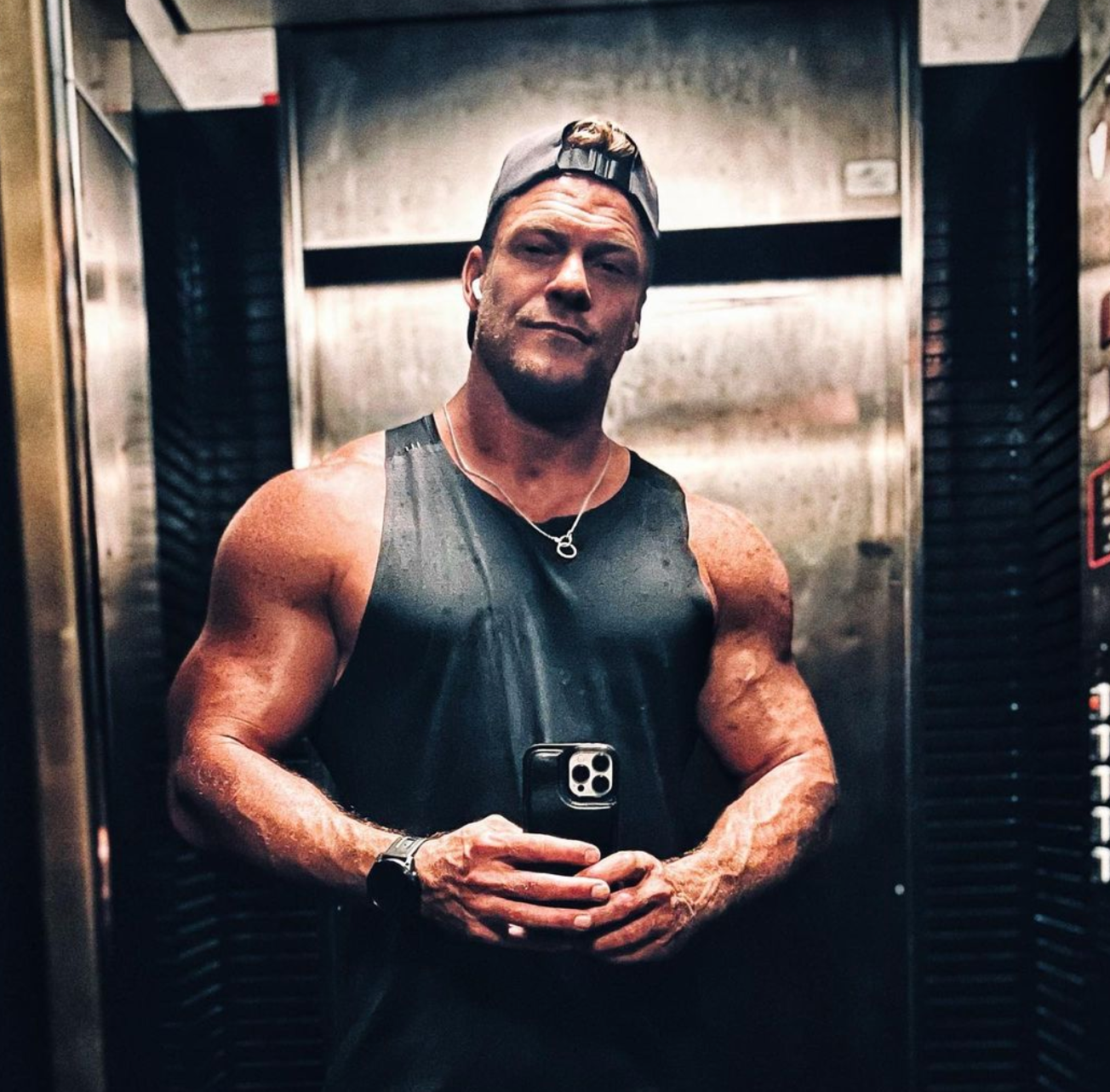 Alan Ritchson Eats This Many Calories a Day to Stay in 'Reacher' Shape