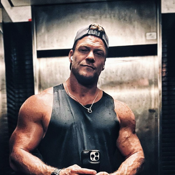 Un joven de 19 años rompe el récord de musculación que Arnold  Schwarzenegger ha ostentado 57 años