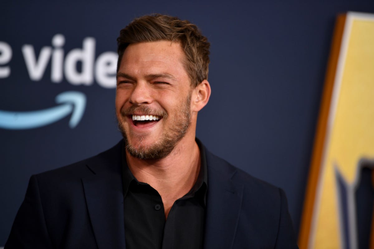 Más grande, más fuerte: Alan Ritchson, inmenso en las primeras imágenes ...