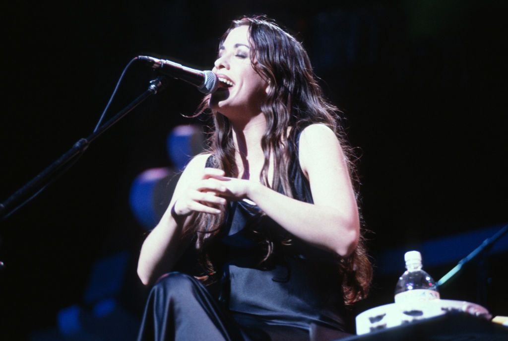 alanis-morissette-performs-