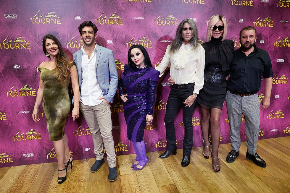 Alaska, Mario Vaquerizo, Bibiana Fernández, Cayetano Fernández, Félix Sabroso y Marisol Muriel en la presentación de la obra de teatro 'La última tourné'