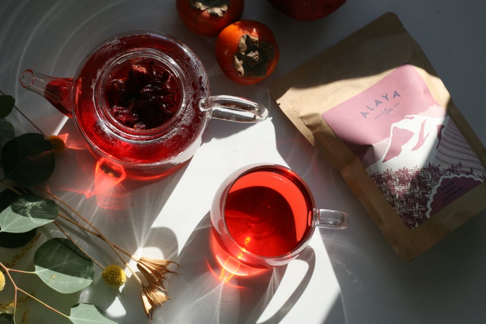 hibiscus tea in pot