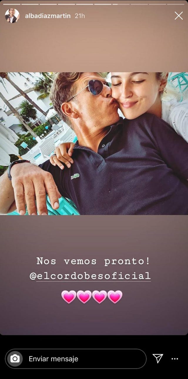 Alba Díaz se despide de su padre antes de irse a París