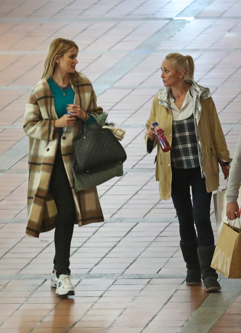 Alba Carrillo y Lucía Pariente