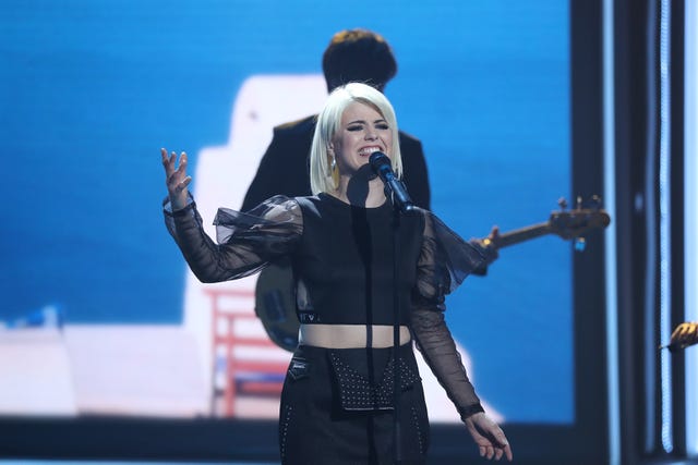 Alba Reche cantan Mediterraneo en La mejor cancion jamas cnatada