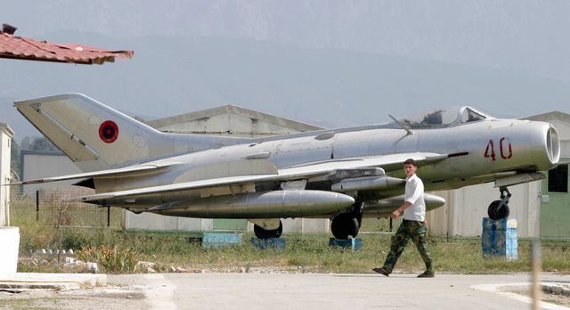 Albania, Gjader, MiG-19, MiG-17, F-7A, MiG-21,北朝鮮,北朝鮮空軍,ジェット機,アルバニア,地下空軍基地