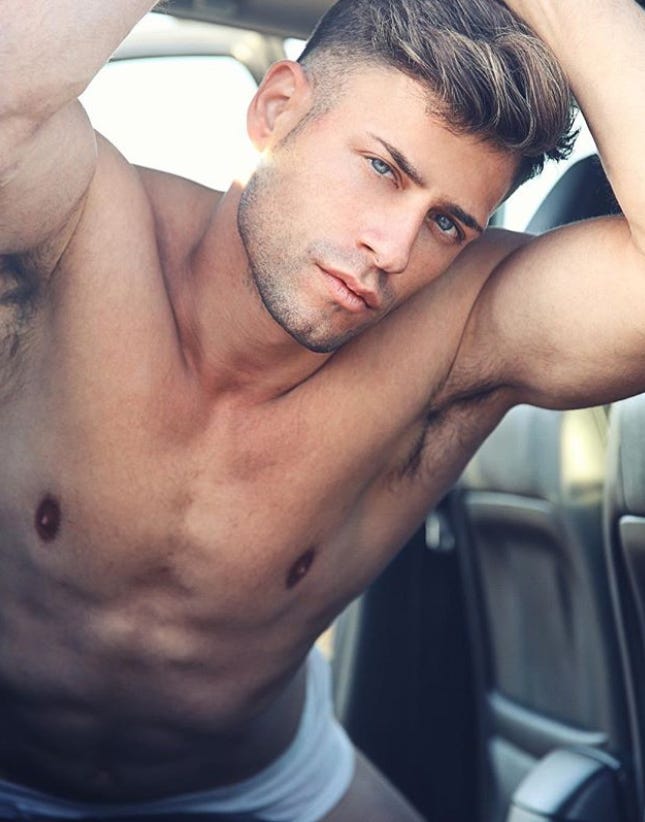Barechested, Hair, Muscle, Arm, Chest, Chin, Model, Jaw, Abdomen, Selfie, 