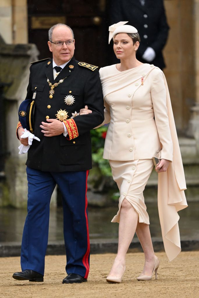 シャルレーヌ公妃　モナコ　ファッション