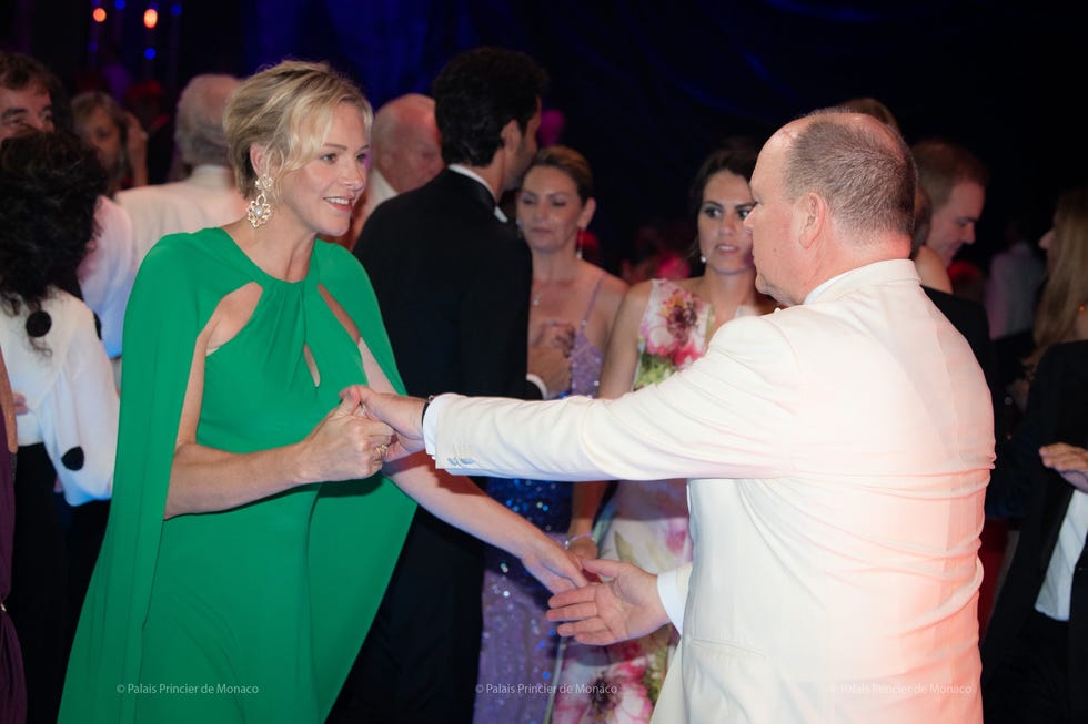Alberto de Mónaco, Charlene de Mónaco, Gala cruz roja, Charlene Alberto, Príncipes de Mónaco, Baile cruz roja, Alberto Charlene Mónaco baile